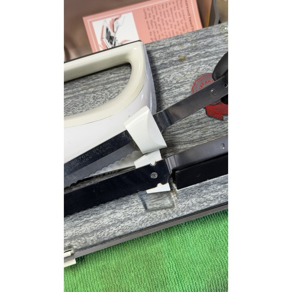 Vintage Hamilton Beach Electric Knife w/ Case Tested Working - Picture 10 of 14